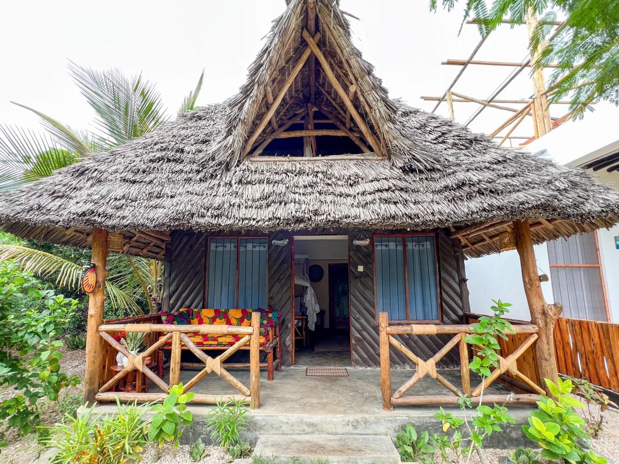 Cozy - Garden, Terrace, Rooftop, Bwejuu