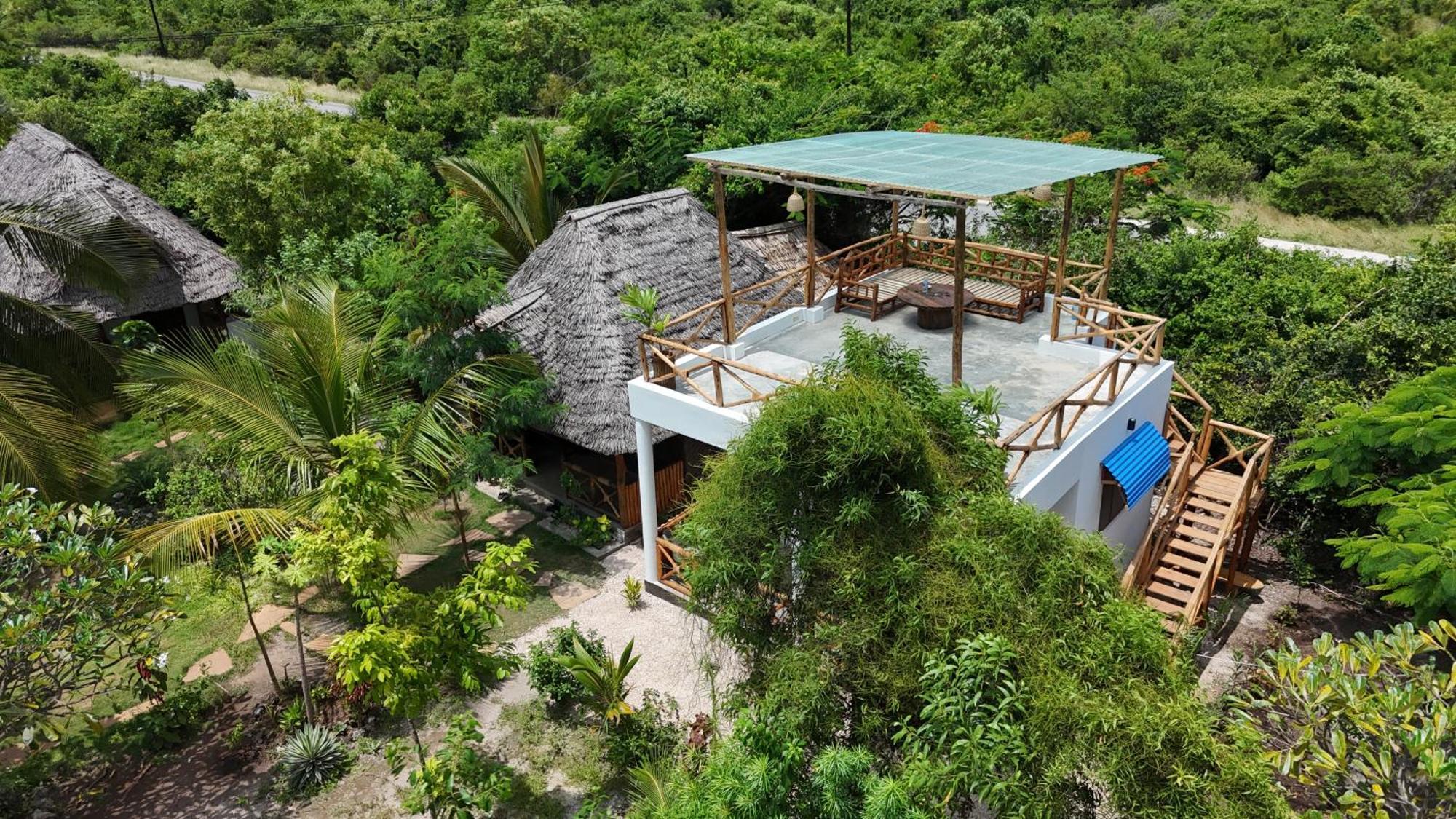 Cozy - Garden, Terrace, Rooftop, Bwejuu