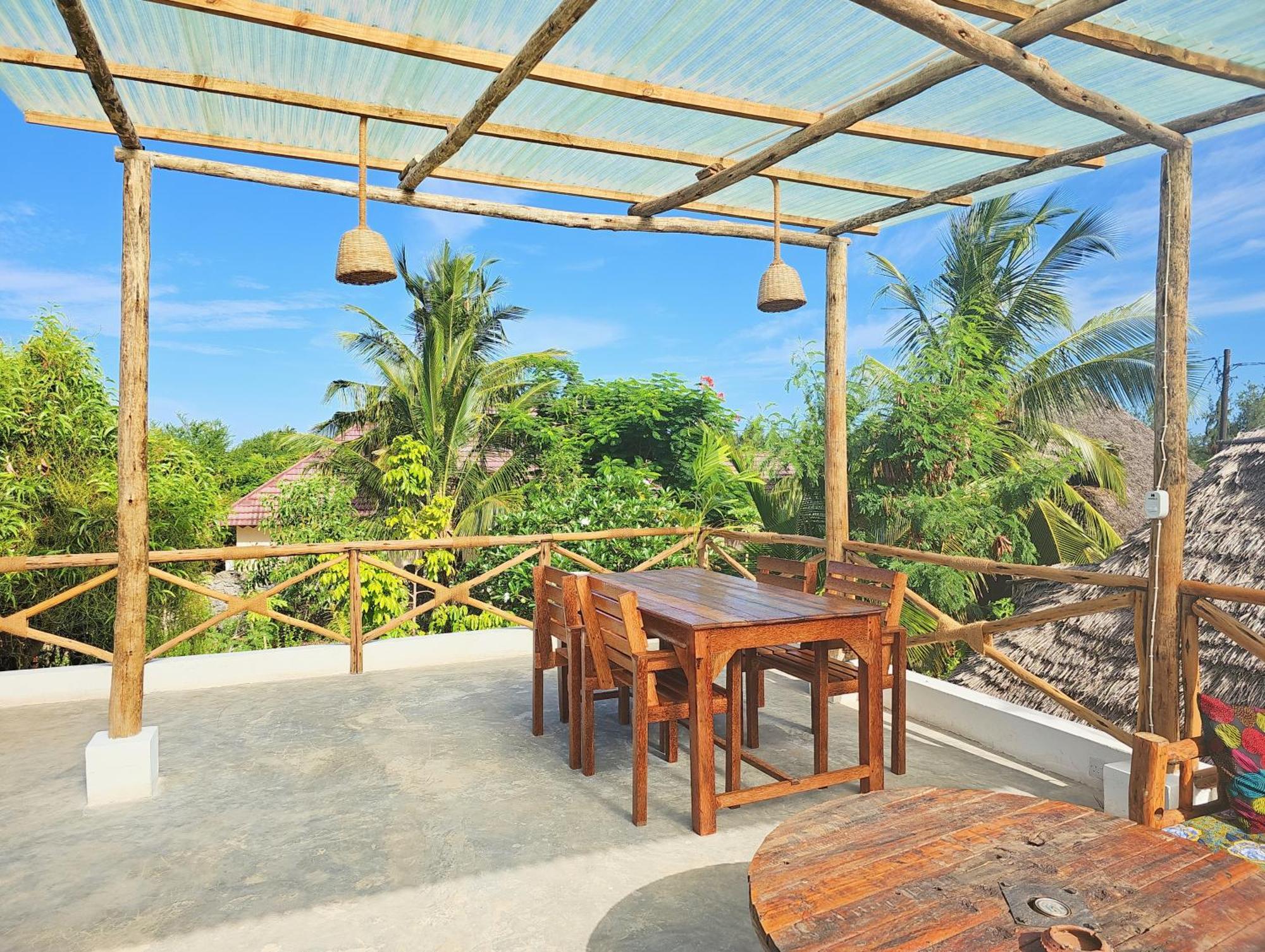 Cozy - Garden, Terrace, Rooftop, Bwejuu