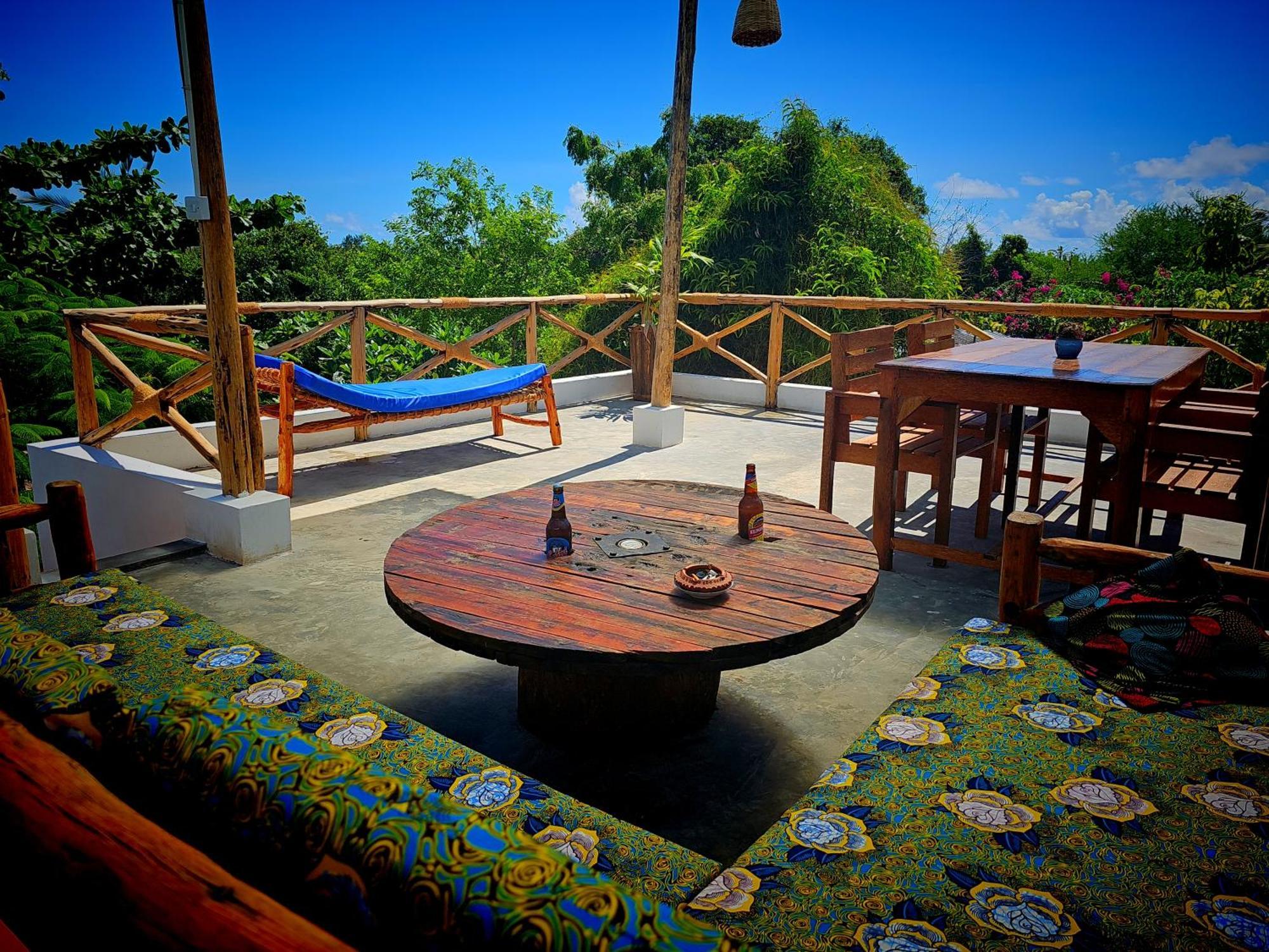 Cozy - Garden, Terrace, Rooftop, Bwejuu
