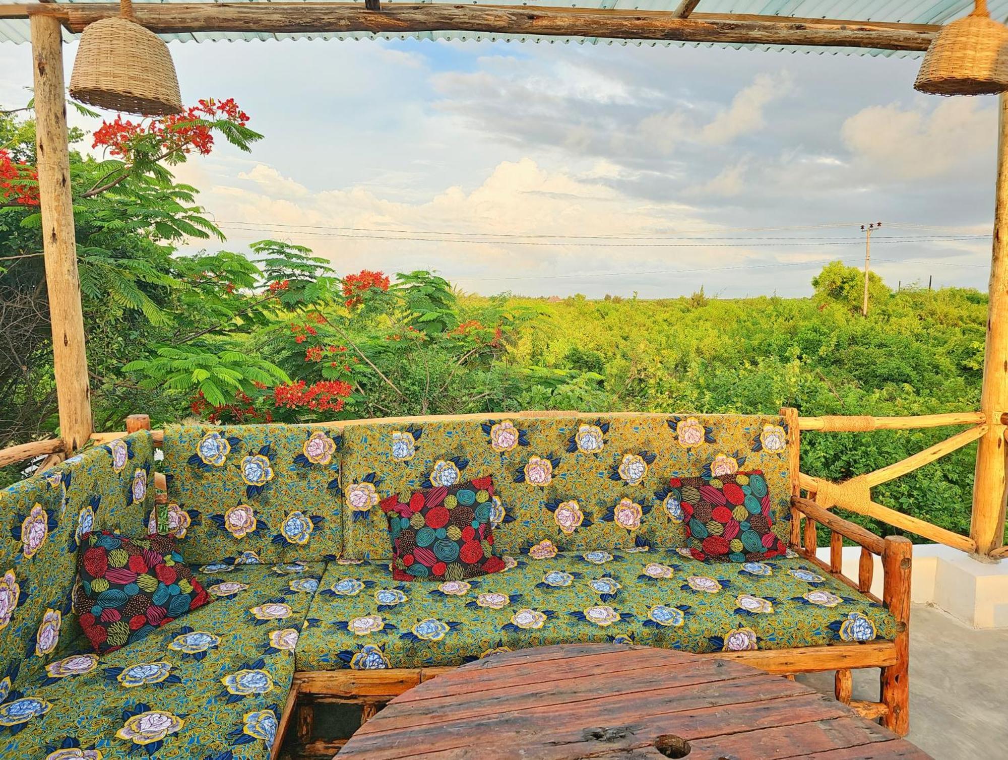 Cozy - Garden, Terrace, Rooftop, Bwejuu